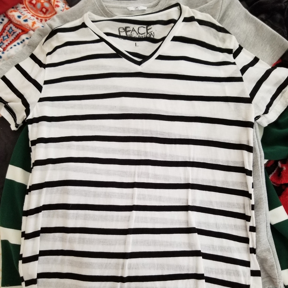 *2-for-$10* White / Black V Neck size large